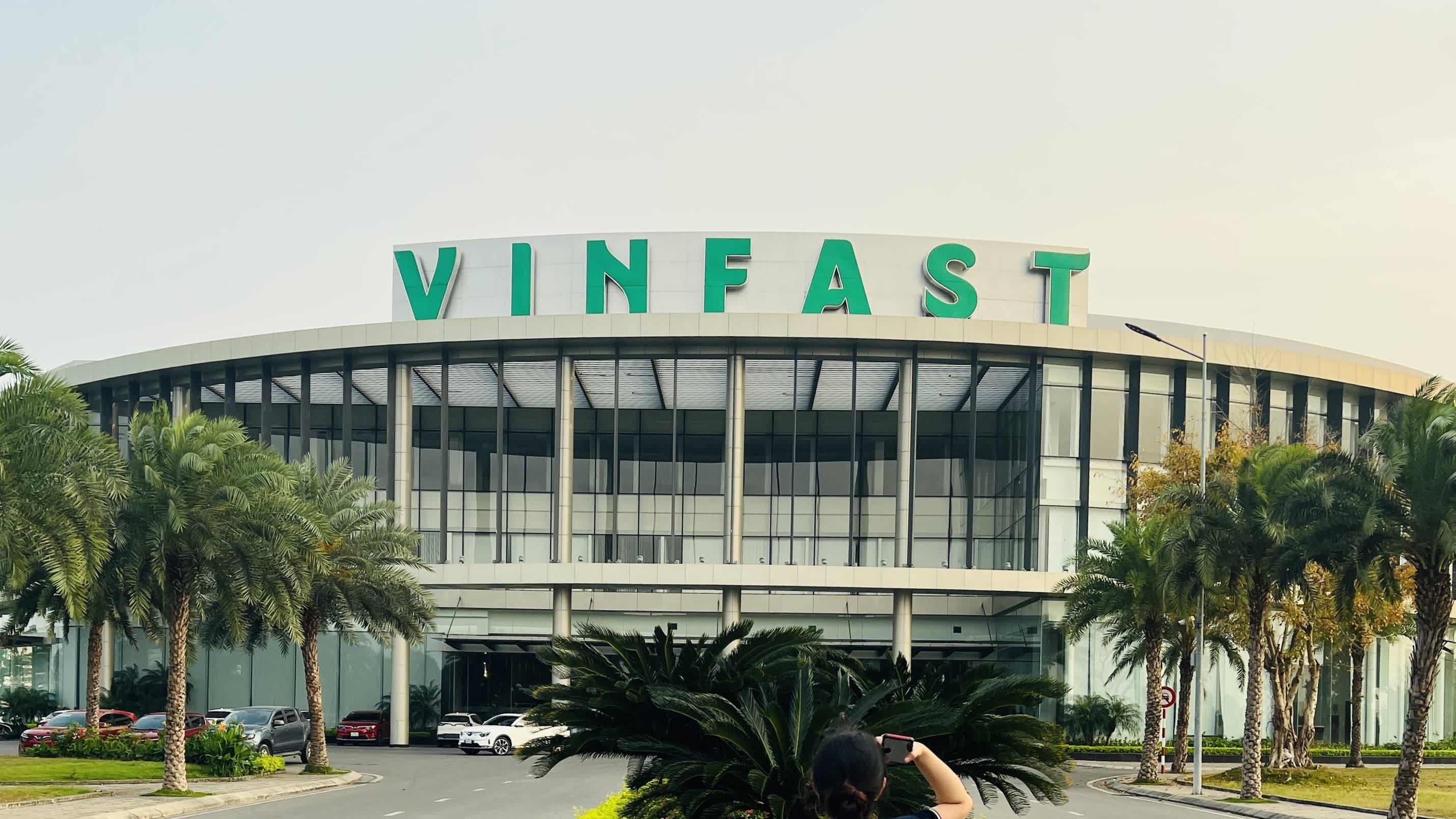NHÀ MÁY VINFAST
